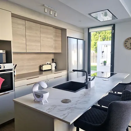 Sr Canada 3bdr Private Pool